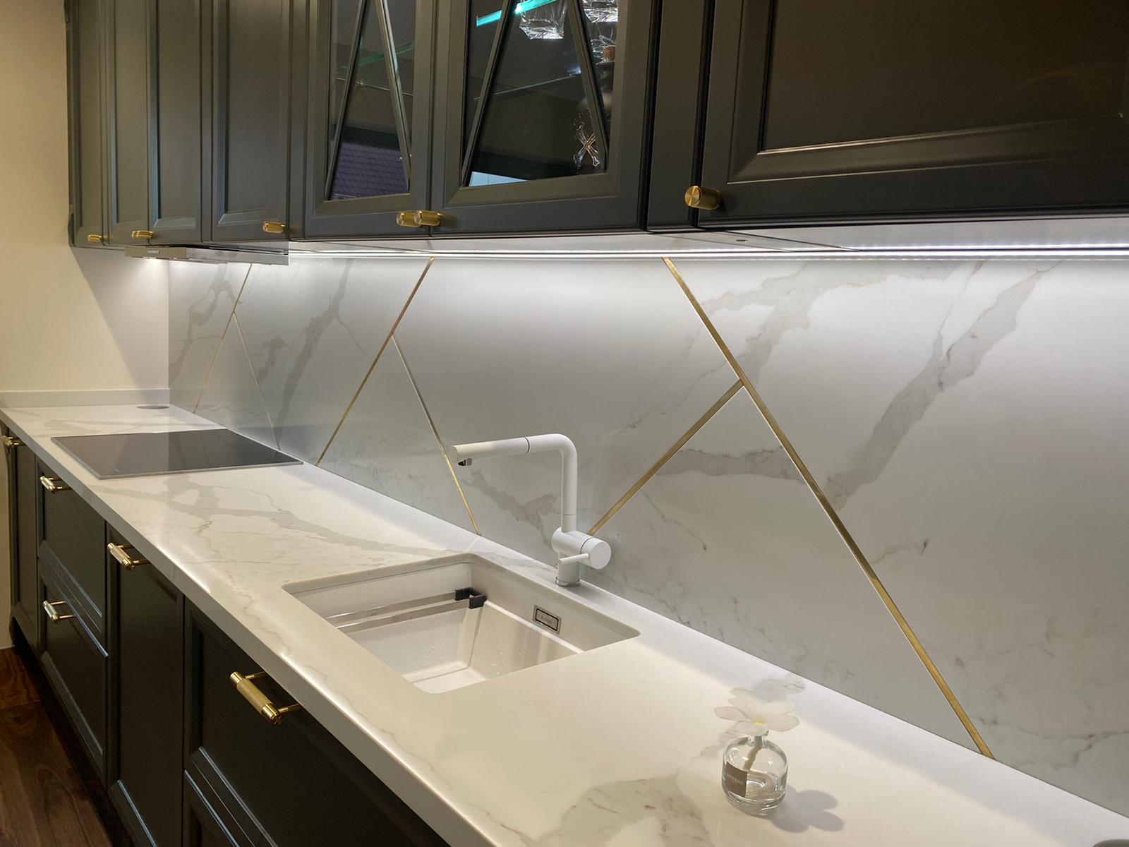 Blat Bucatarie Quartz Marmorea Golden 01 – Bistrita — imaginea 3