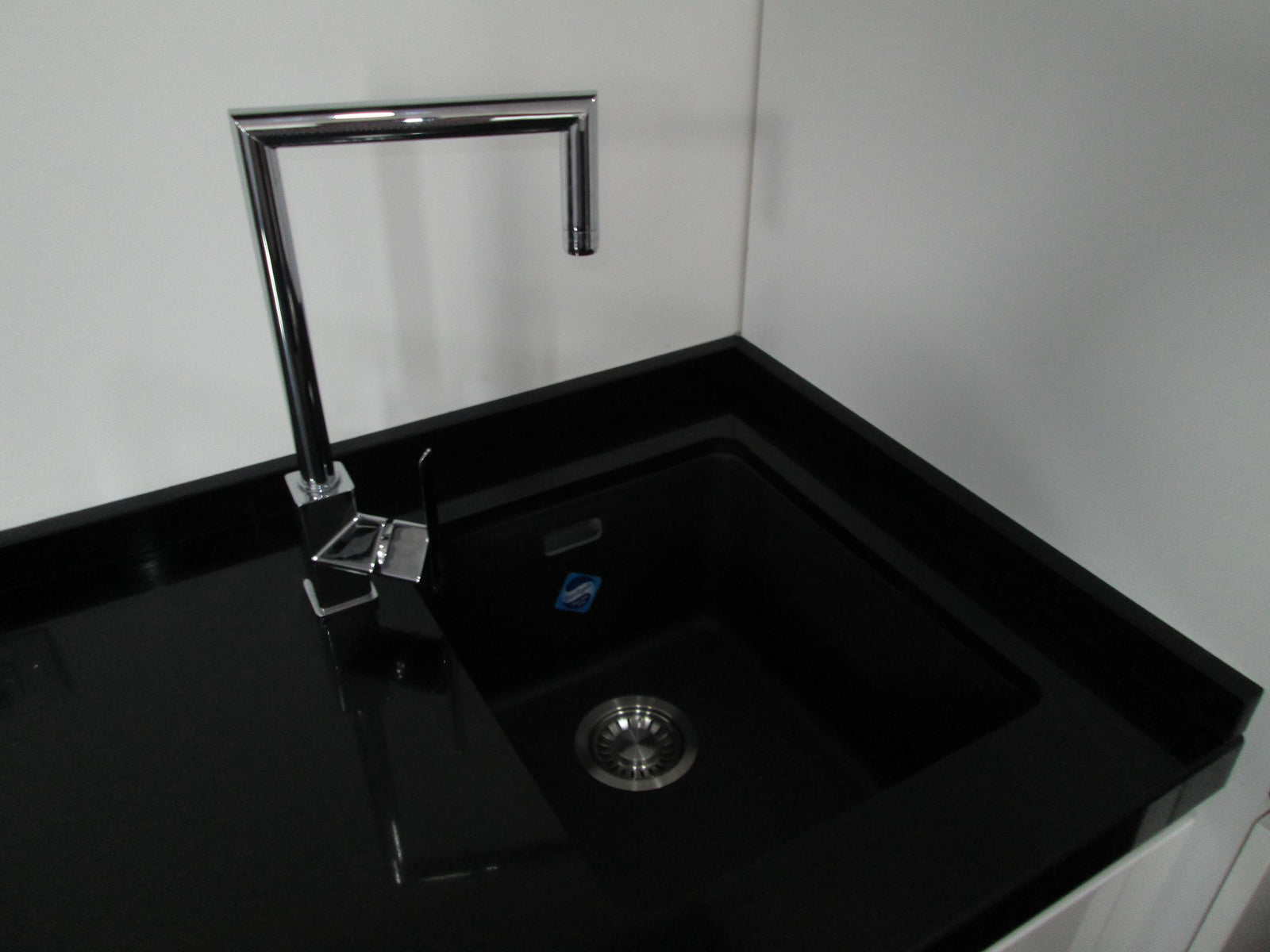 Blat bucatarie quartz Superblack – Bucuresti 01 — imaginea 2