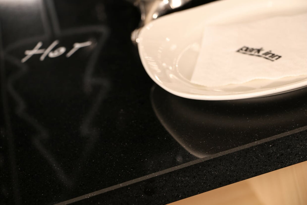 Blat de bucatarie QUARTZ BRILLIANT BLACK