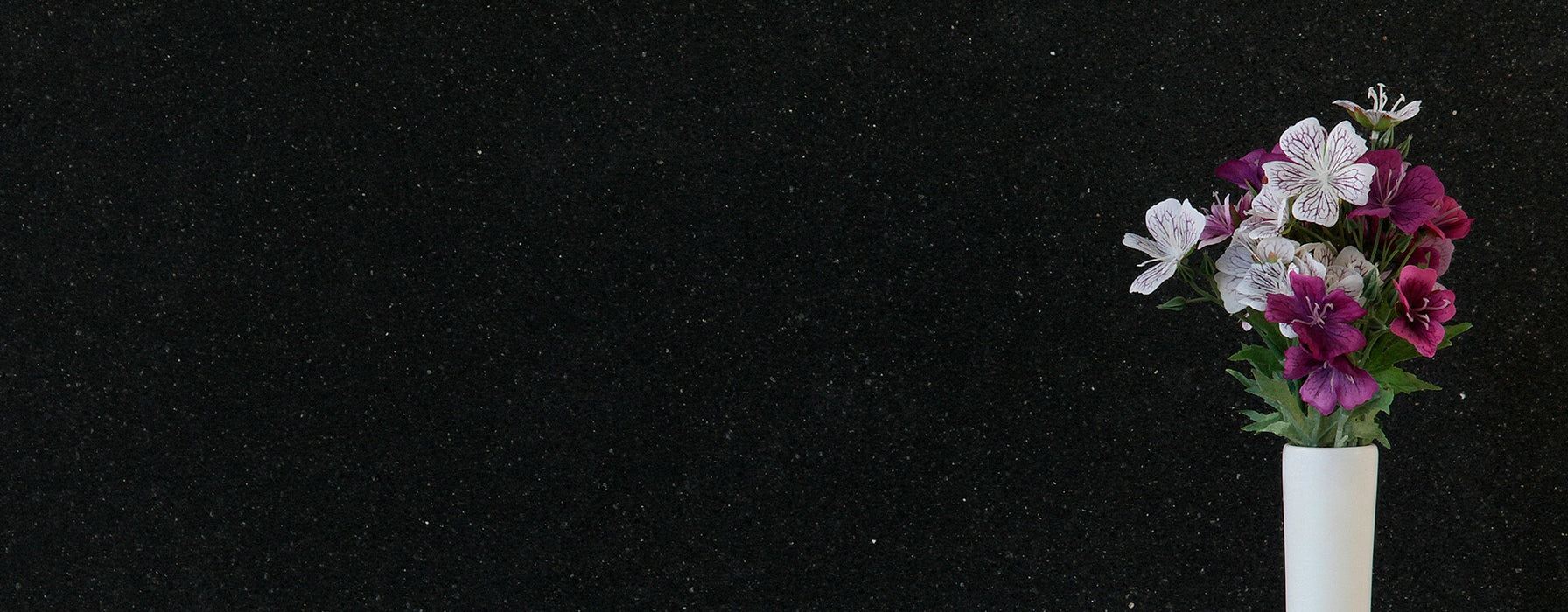 Blat de bucatarie QUARTZ VOLCANO BLACK